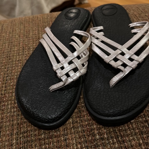 Sanuk women’s Flip Flop Yoga Salty , Size 10. Metallic - Picture 13 of 16